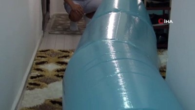 kasif -  Çöp poşetlerini birleştirip klimadan yatak odasına serin hava hattı çekti  Videosu