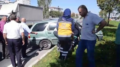 karahisar - Otomobil refüje çarptı: 1 yaralı - KÜTAHYA Videosu