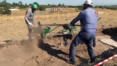  Ahlat’taki kazılar tarihe ışık tutuyor 