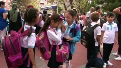 ogrenciler -  İstanbul’da 2 milyon 800 bin öğrenci ders başı yaptı  Videosu