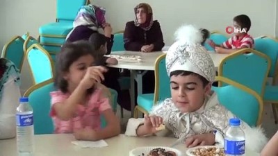 yalniz degilsin -  - İzmirli ev hanımları Tatvanlı çocuklar için toplu sünnet şöleni düzenledi  Videosu