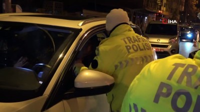 trafik denetimi -  Alkollü araç kullanırken yakalandı ‘Ben Türk delikanlısıyım’ dedi  Videosu