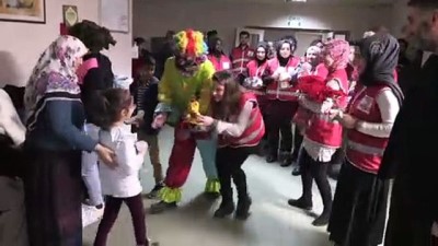Hastanede tedavi gören çocuklara ve yaşlılara yılbaşı sürprizi - AMASYA 