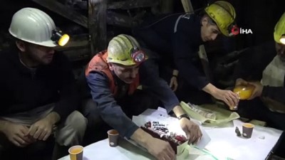 maden iscisi -  Madenciler yerin 300 metre altında yeni yılı kutladı  Videosu