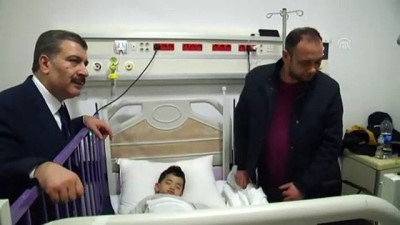 Sağlık Bakanı Koca, hastanede tedavi gören çocukları ziyaret etti - ANKARA 