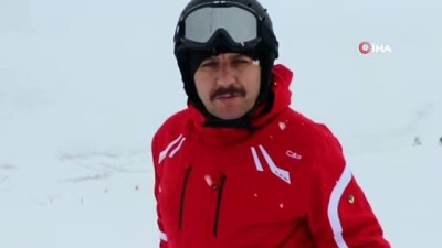buz pateni -  Vatandaşlar yılın ilk gününde Yıldız Dağı Kayak Merkezine akın etti Videosu