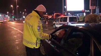 trafik cezasi -  Yeni yıla çalışarak girdiler  Videosu