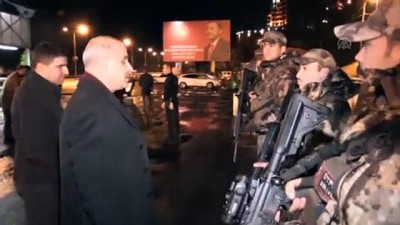 yilbasi gecesi - Yeni yıla görev başında giren polis ve vatandaşlara emniyet müdüründen baklava ikramı - RİZE  Videosu
