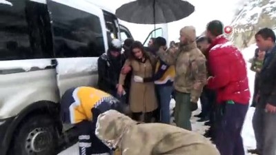 Yolcu minibüsü şarampole yuvarlandı: 5 yaralı 