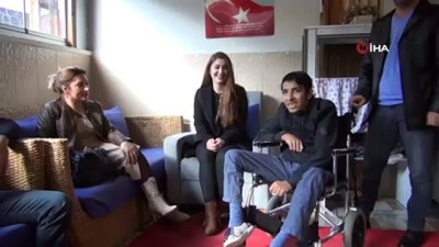 siir kitabi -  Hastalığı hayaline engel olmadı  Videosu