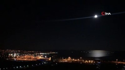 korfez -  2020 yılının ilk dolunayı ve ay tutulması İskenderun Körfezi üzerinde kartpostallık görüntüler oluşturdu  Videosu
