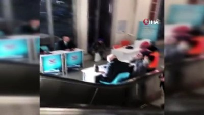 metro istasyonu -  Deprem sonrasında ‘metro istasyonunu terk edin’ anonsu Videosu