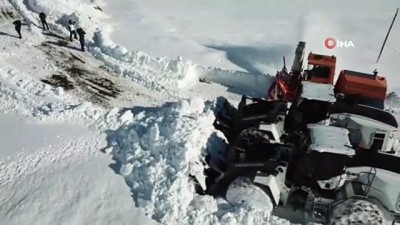  2 bin 800 rakımda karla mücadele çalışması havadan görüntülendi 