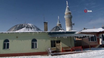 soguk hava dalgasi -  Çaldıran’da soğuktan cami minareleri ve dereler buz tuttu  Videosu