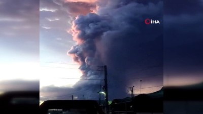  - Filipinler’de yanardağ faaliyete geçti, uçuşlar askıya alındı
- Volkanik yıldırımlar kokuttu
