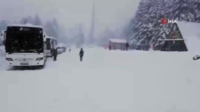  Uludağ’da kar yağışı şiddetini arttırdı 