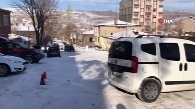  Kars’ta yollar buz pistine döndü 