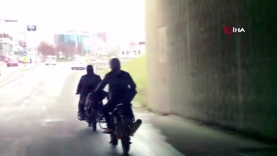 petrol -  Kasksız motosikletli, yakıtı biten başka bir motosikleti iple çekti  Videosu