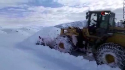 yolcu minibus -  Siirt'te kar esareti... 40 köy yolu ulaşıma kapandı  Videosu