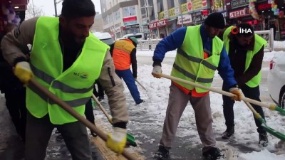 ucak seferleri -  Van’da kar yağışı hayatı olumsuz etkiliyor  Videosu