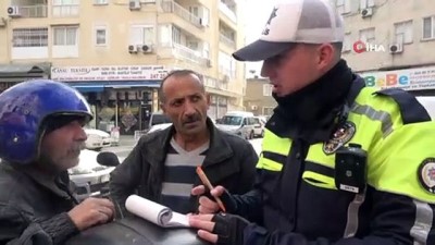  Kaskı olmayan yolcu, yoluna yürüyerek yoluna devam etti 