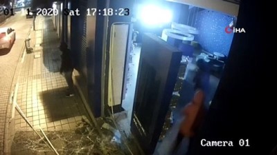 kaldirim tasi -  Mağazanın camını kırıp soyan hırsızlar kamerada  Videosu