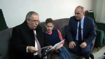 evde egitim -  Hidrosefali hastalığı bulunan öğrenciye karnesini Vali Ahmet Nayir verdi  Videosu