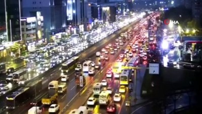  İstanbul’da yarıyıl tatili ve olumsuz hava trafiği kilitledi