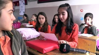 karne hediyesi -  Köy okulu öğrencilerinin karne hediyesi kardeş okuldan geldi  Videosu