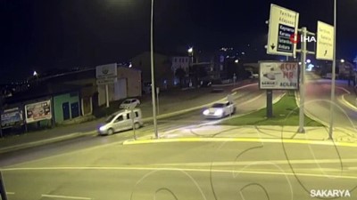 belediye otobusu -  Sürücülerin dikkatsizlik ve kural ihlalleri sonucu oluşan kazalar yürekleri ağza getirdi  Videosu
