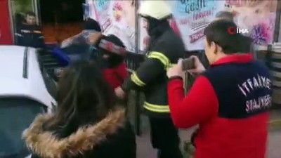  Otomobilde mahsur kalan bebeği itfaiye ekibi kurtardı 