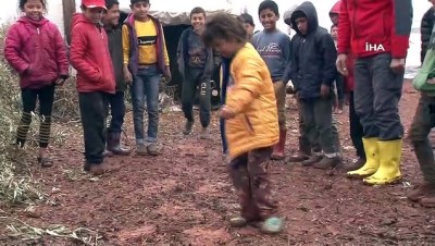 korebe -  - Savaşın çocukları acılarını oyun oynayarak unutmaya çalışıyor
- Evlerine, okullarına dönebilmek için savaşın bitmesini istiyorlar  Videosu