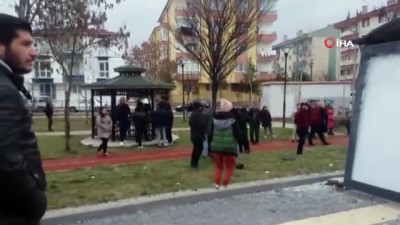  Başkent'te kaza yapan araç otobüs durağına daldı; 2 yaralı 