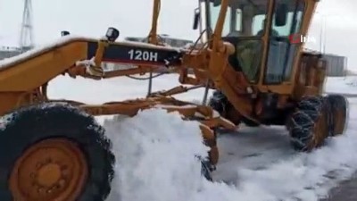  Bitlis’te 50 köy yolu ulaşıma kapandı...Bazı evler neredeyse kara gömüldü 