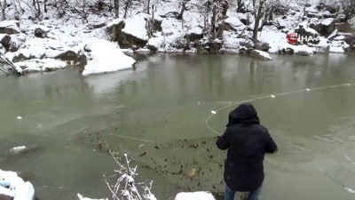 habur -  Eksi 18 derecede balık tutuyorlar  Videosu