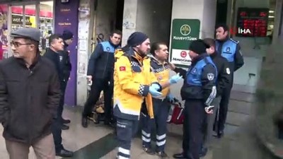  Fatih’te bir kişi kaldırımda donarak öldü 
