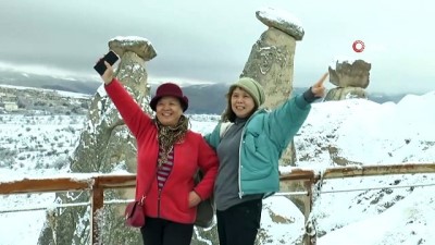  Kapadokya’da Çinli turistlerin kar keyfi 