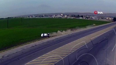 Yoldan çıkan araç şarampole böyle devrildi 