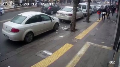 trafik cezasi - Araba çarptı, paralar havada böyle uçuştu Videosu