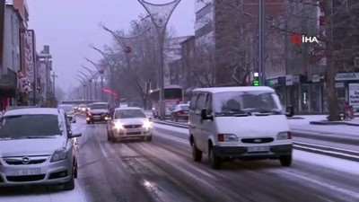  Erzincanlılar güne karla uyandı 