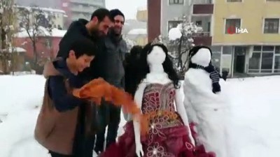  Kardan gelin damat yapıp halay çekerek eğlendiler 