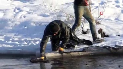balik avi -  Kars'ta eksi 25 derece soğukta balık avı  Videosu
