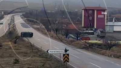 dikkatsizlik -  Otomobilin defalarca takla attığı kaza kamerada  Videosu