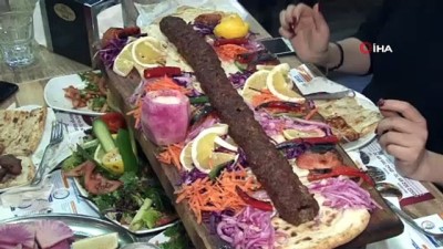  Adana Kebap çatalı batırınca dağılmıyorsa hileli olabilir 
