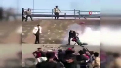 gaz bombasi -  - Bağdat'ta hükümet karşıtı protestolarda 1 kişi öldü, 7 kişi yaralandı
- Zaferaniye'de fırlatmaya hazır füze rampası bulundu Videosu