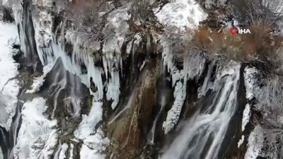 buz sarkitlari -  Girlevik Şelalesi buz tuttu...Kartpostallık manzara havadan görüntülendi  Videosu