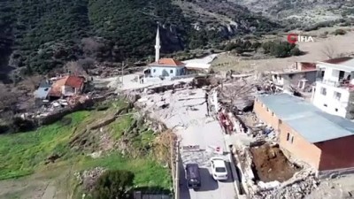  Heyelan mağdurları hayvanlarını bırakıp gidemiyor 