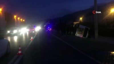  İzmir’de servis aracı devrildi: 8 yaralı