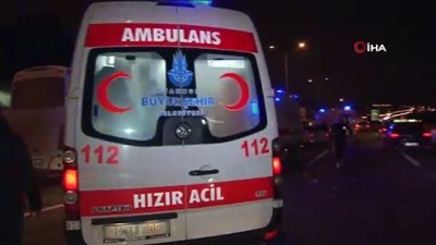  Kağıthane-Seyrantepe mevkiinde 4 aracın karıştığı trafik kazası meydana geldi. Kazada yaralananların olduğu öğrenildi.