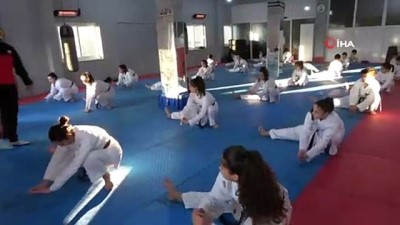 karate -  30 karateciden 27’si madalya kazanarak rakiplerine fark attı  Videosu